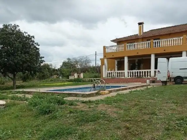 Chalet con piscina en venta en Calle Salvia, imagen 2