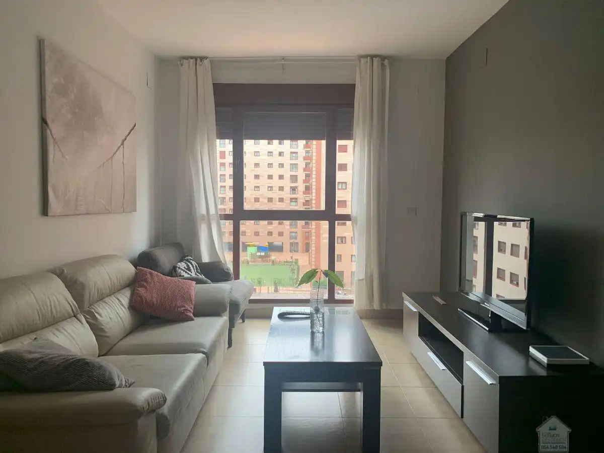 Living room of Flat for rent in Sevilla  with Air Conditioner, Heating and Parquet flooring