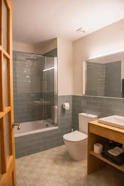Bathroom of Flat for rent in Girona  with Heating, Terrace and Furnished