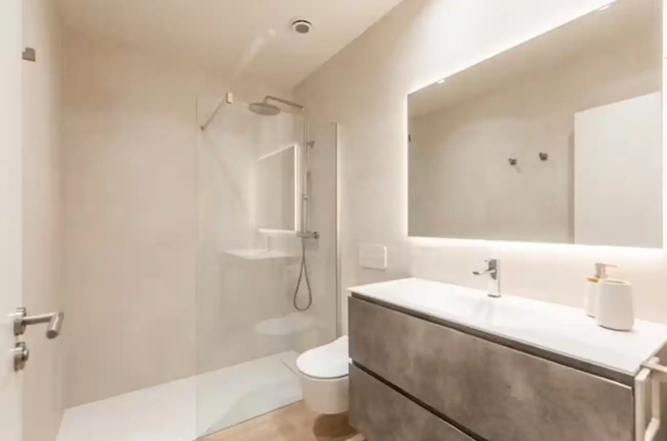 Bathroom of Apartments for rent in  Pamplona / Iruña  with Air Conditioner, Heating and Parquet flooring