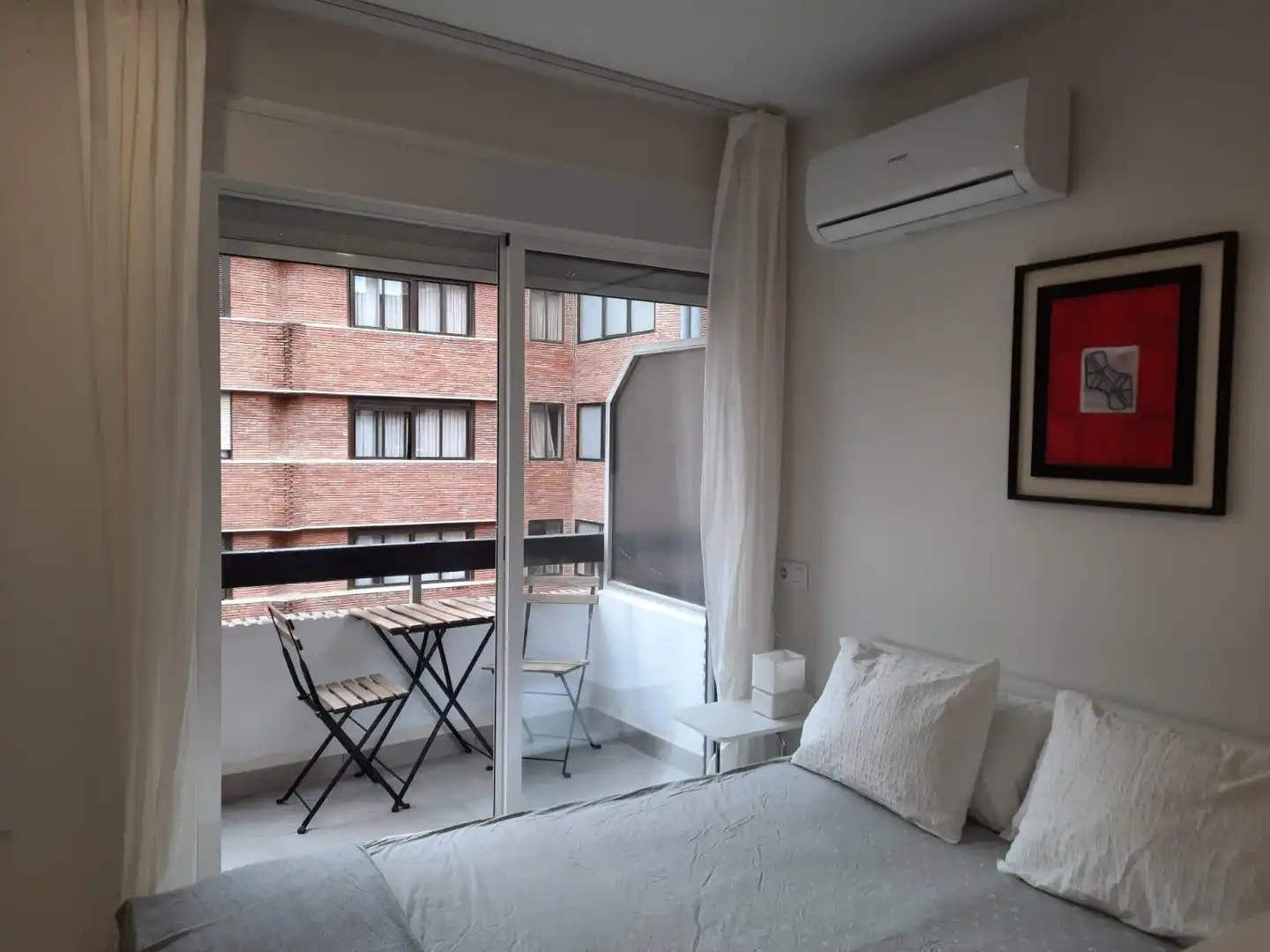 Dormitori de Estudi de lloguer en Sevilla amb Aire condicionat, Terrassa i Moblat