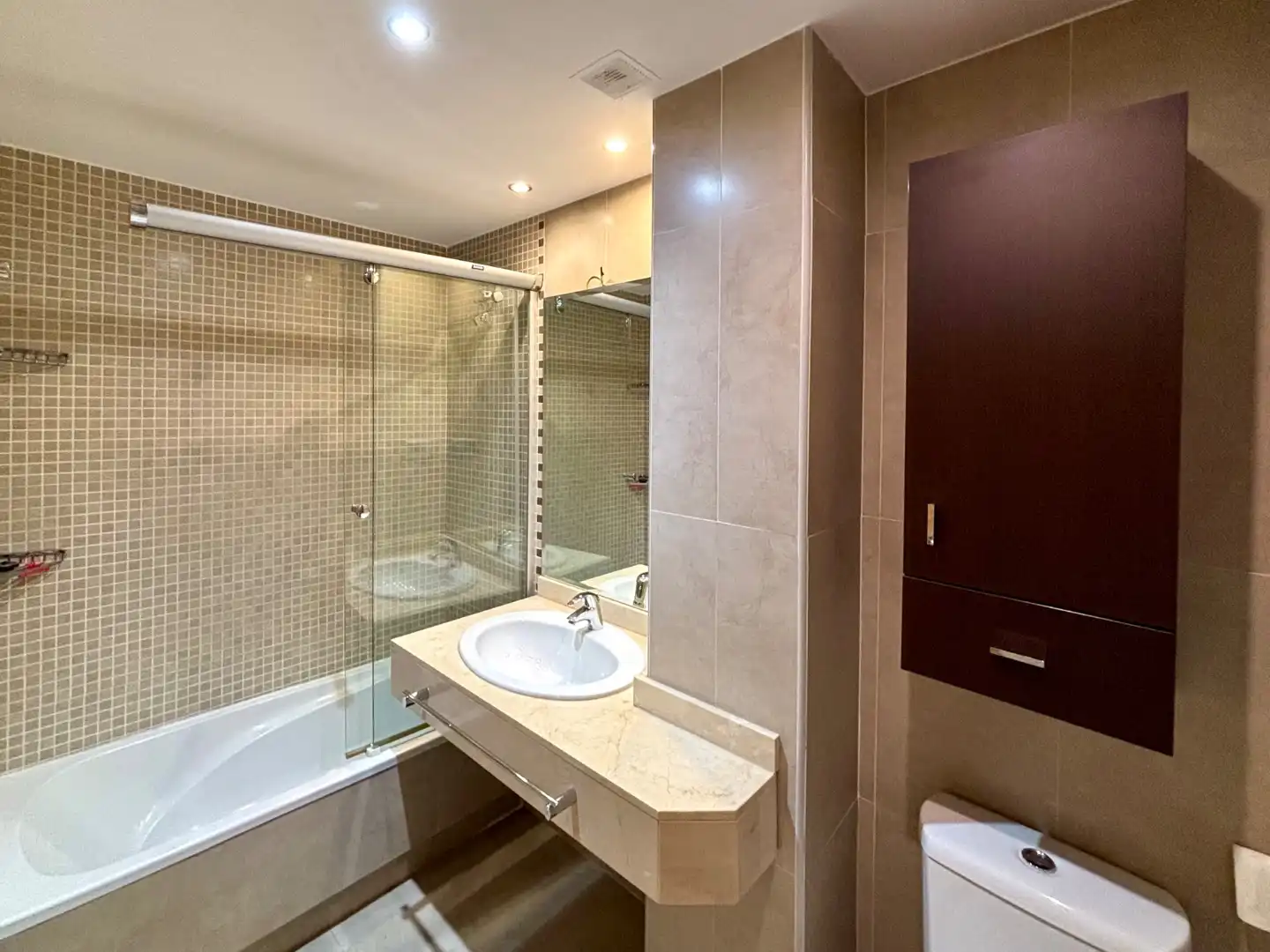 Bathroom of Flat for sale in  Granada Capital  with Air Conditioner, Terrace and Swimming Pool