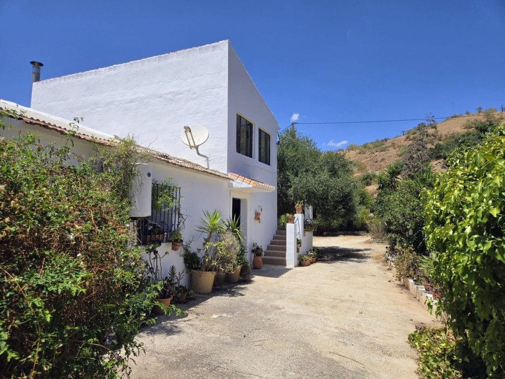 Exterior view of House or chalet for sale in Almogía  with Private garden