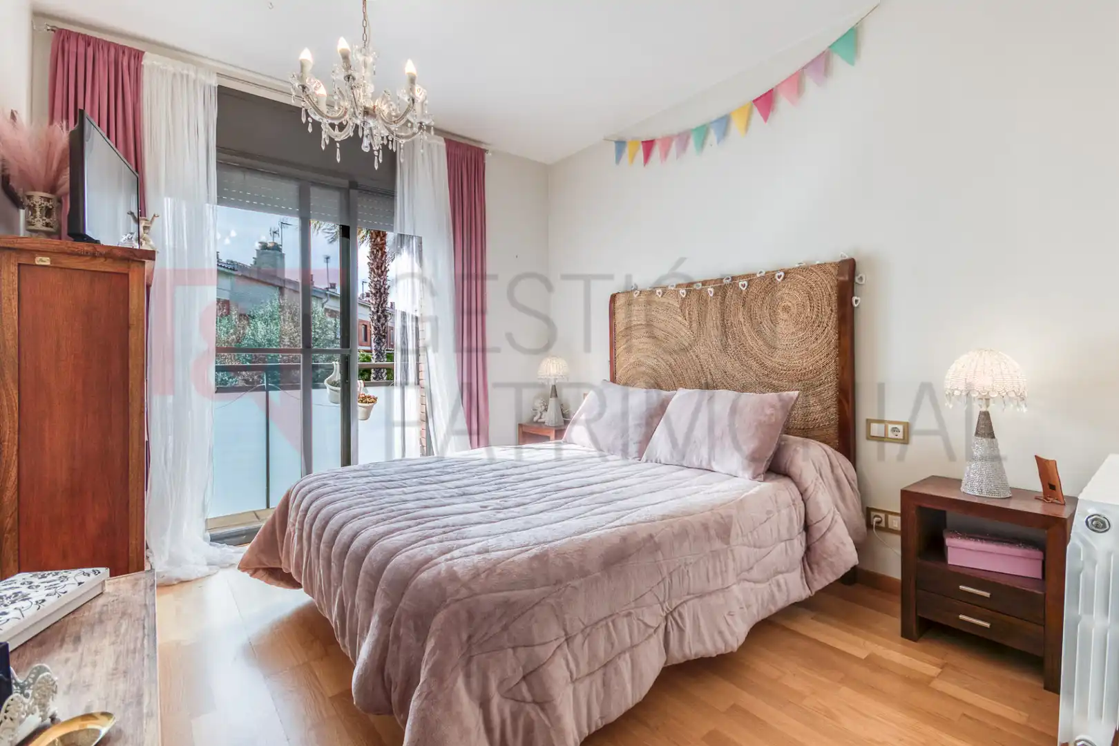 Schlafzimmer von Einfamilien-Reihenhaus zum Verkauf in El Masnou mit Klimaanlage, Heizung und Terrasse