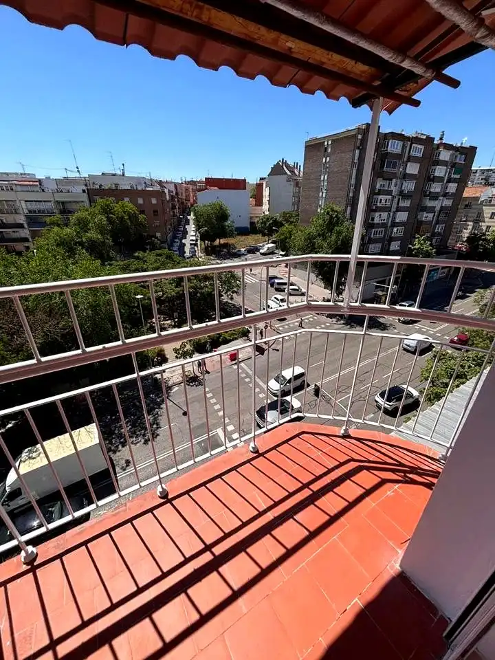 Vista exterior de Piso en venta en Madrid con Aire acondicionado, Calefacción y Terraza