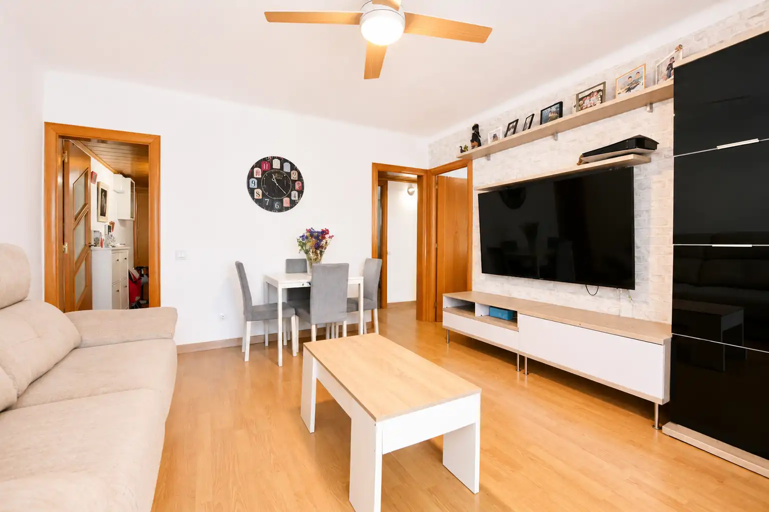 Sala de estar de Piso en venta en Santa Coloma de Gramenet con Aire acondicionado y Terraza