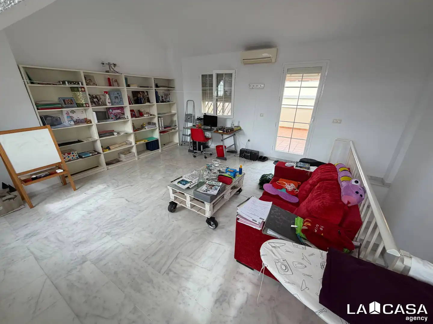 Semi-detached house with terrace for sale in Olivar de Quintos