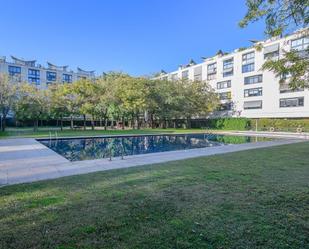 Swimming pool of Attic for sale in  Barcelona Capital  with Air Conditioner, Heating and Private garden