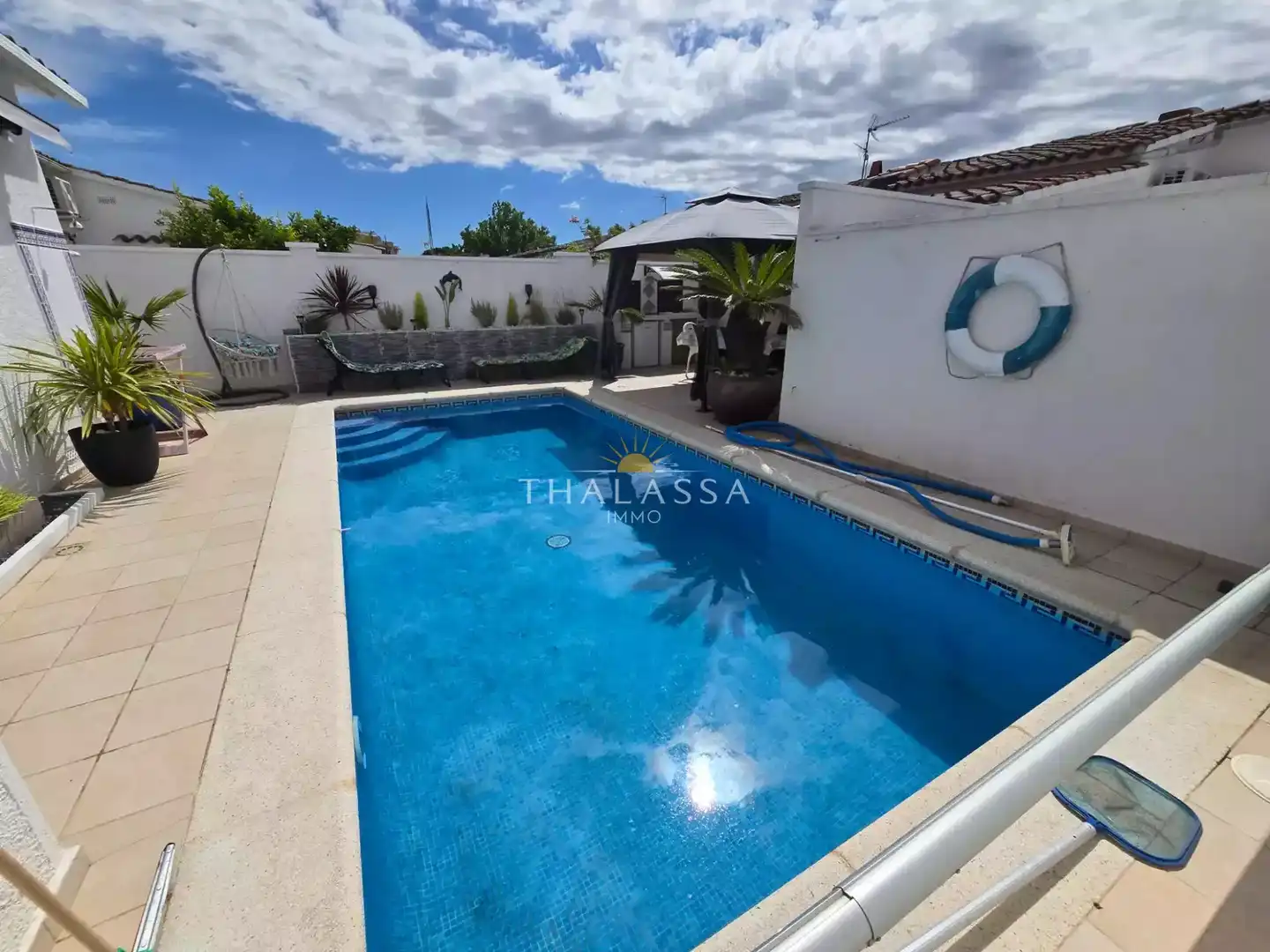 Swimming pool of Houses for sale in Empuriabrava  with Air Conditioner, Swimming Pool and Furnished