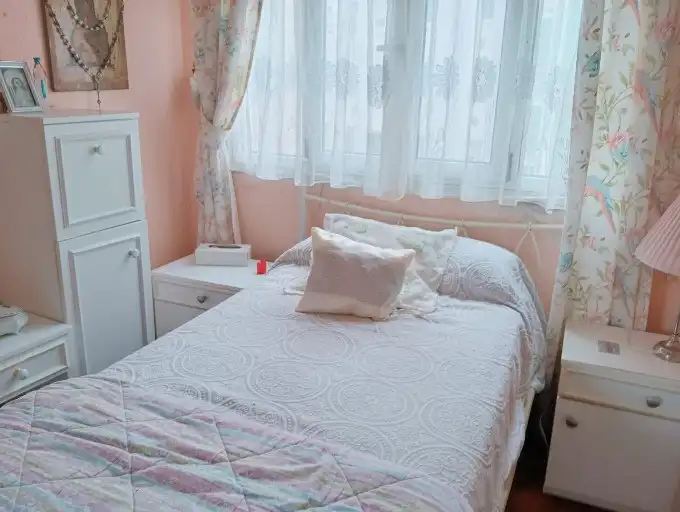 Schlafzimmer von Wohnung zum Verkauf in Santander mit Parkett, Möbliert und Waschmaschine
