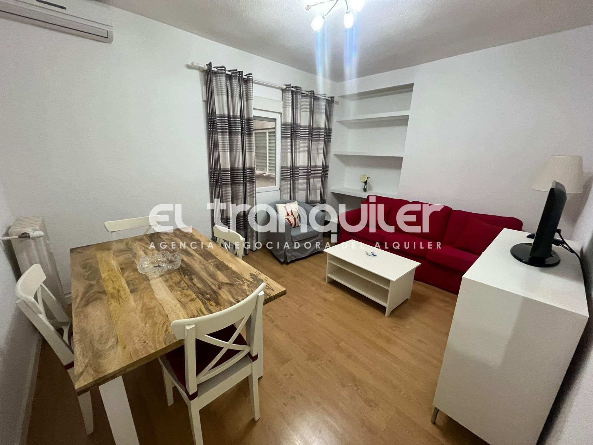 Sala d'estar de Pis de lloguer en  Madrid Capital amb Aire condicionat i Moblat