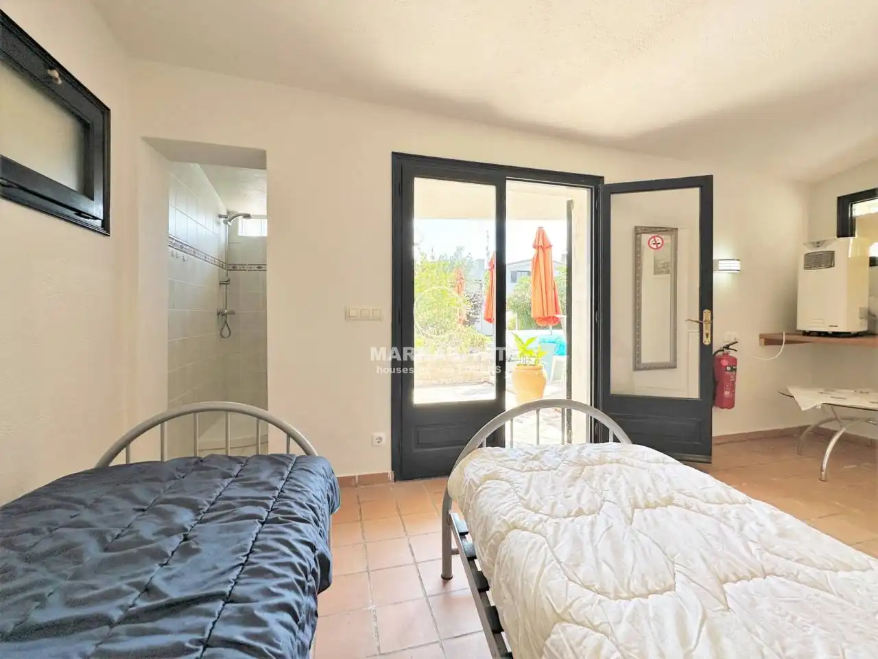 Dormitori de Casa o xalet en venda en L'Escala amb Aire condicionat, Jardí privat i Terrassa