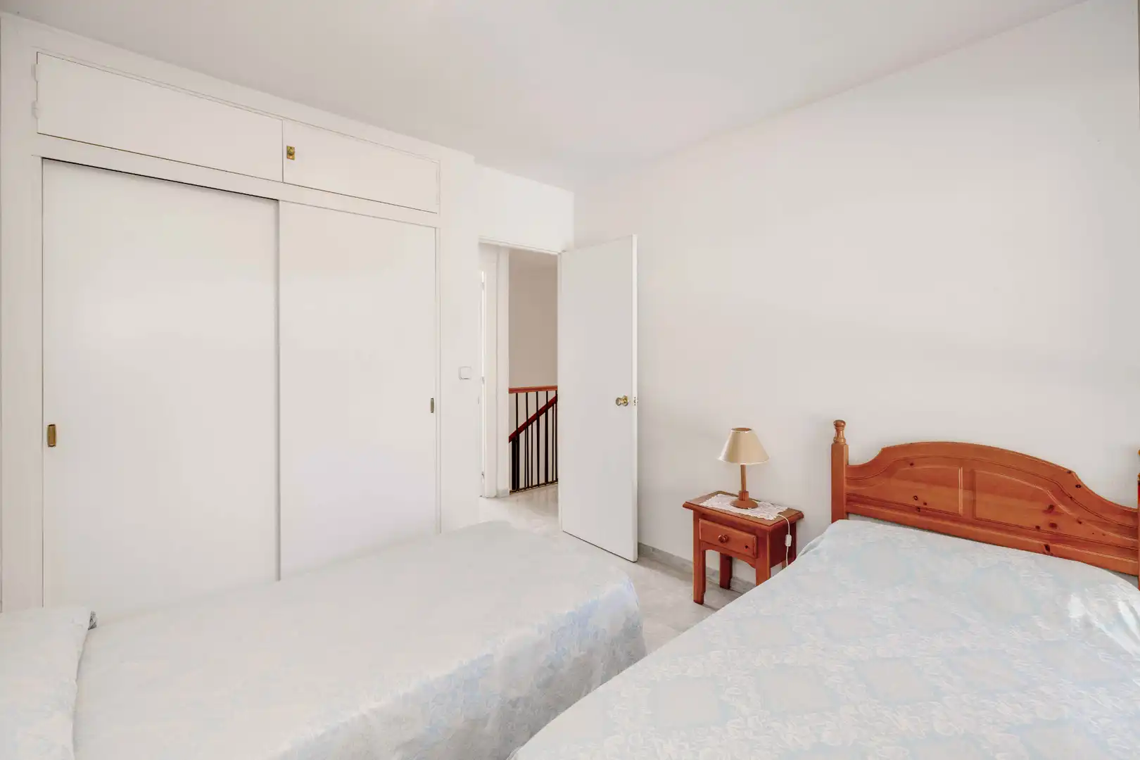 Habitación de Dúplex en venta en Marbella con Terraza, Alarma y Piscina comunitaria