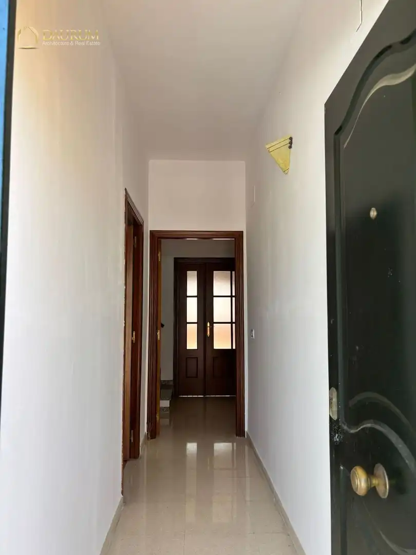 Casa adosada en venda en La Rinconada amb Aire condicionat, Terrassa i Moblat