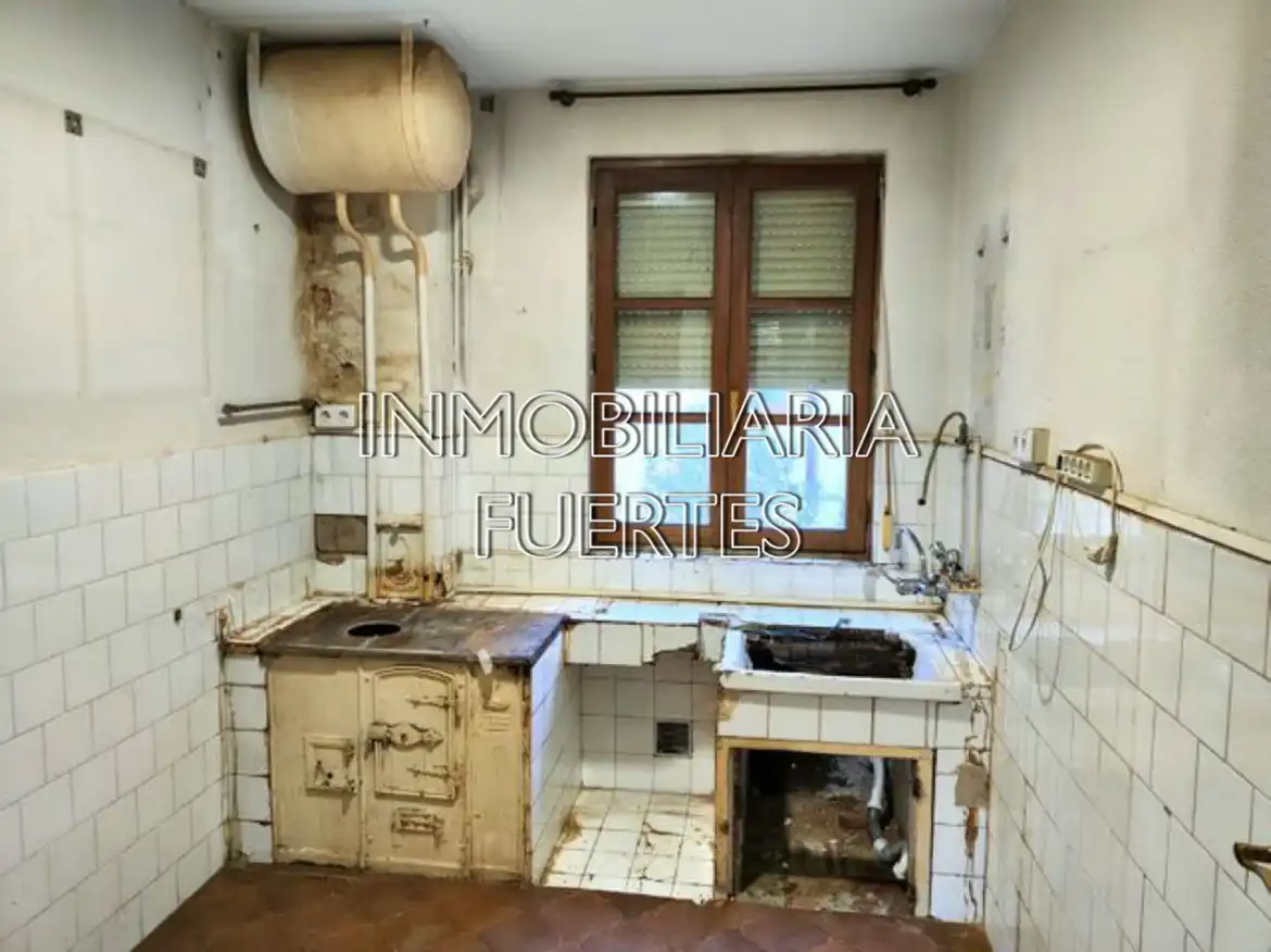 Cuina de Pis en venda en León Capital  amb Traster