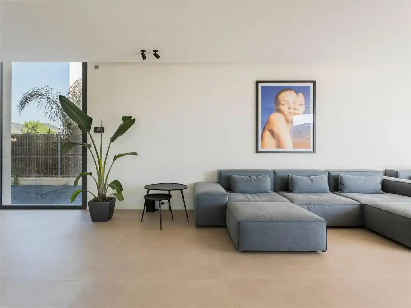 Sala d'estar de Casa o xalet de lloguer en Sitges amb Aire condicionat, Piscina i Balcó