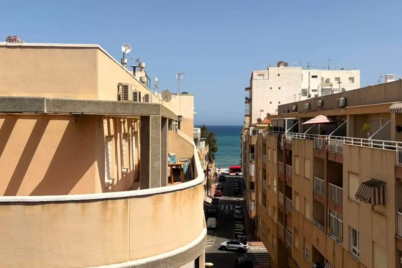 Vista exterior de Ático en venta en Torrevieja con Aire acondicionado, Calefacción y Amueblado