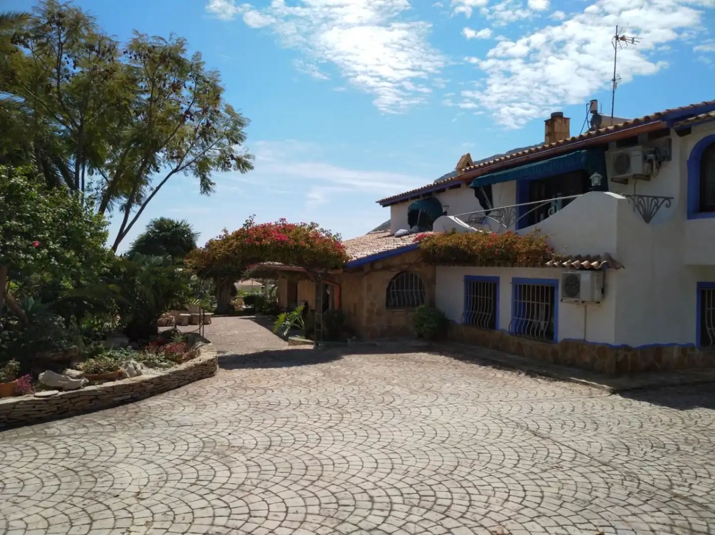 Country homes for sale in Canuta