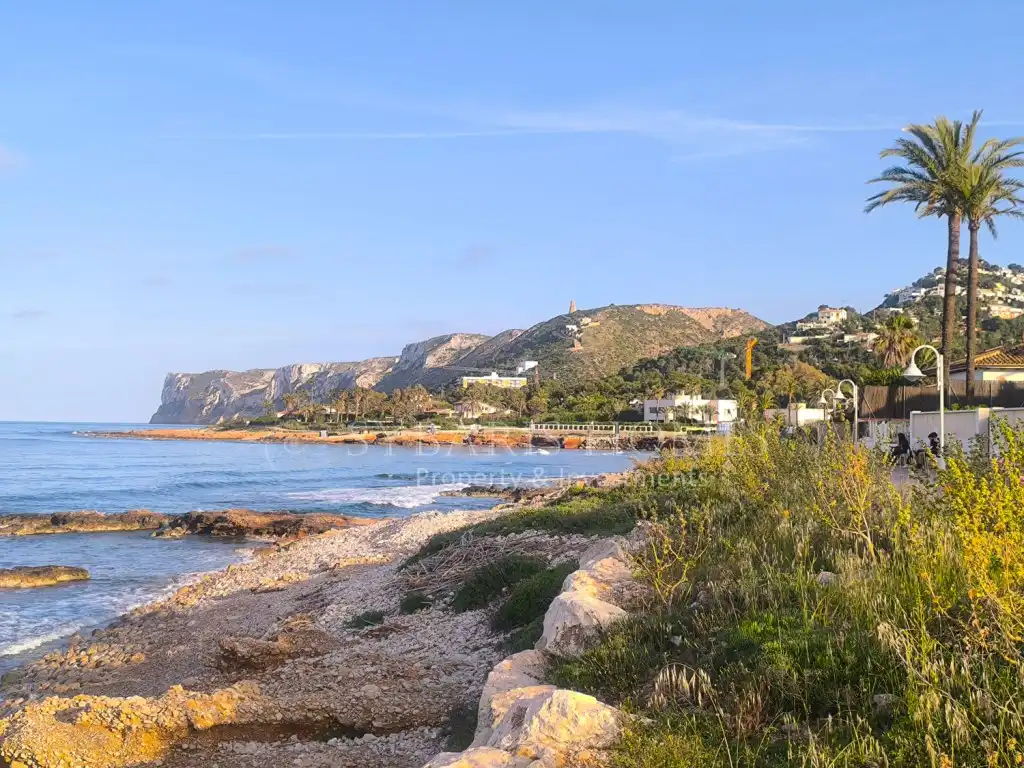 Vista exterior de Apartamento de alquiler en Dénia con Aire acondicionado, Jardín privado y Piscina