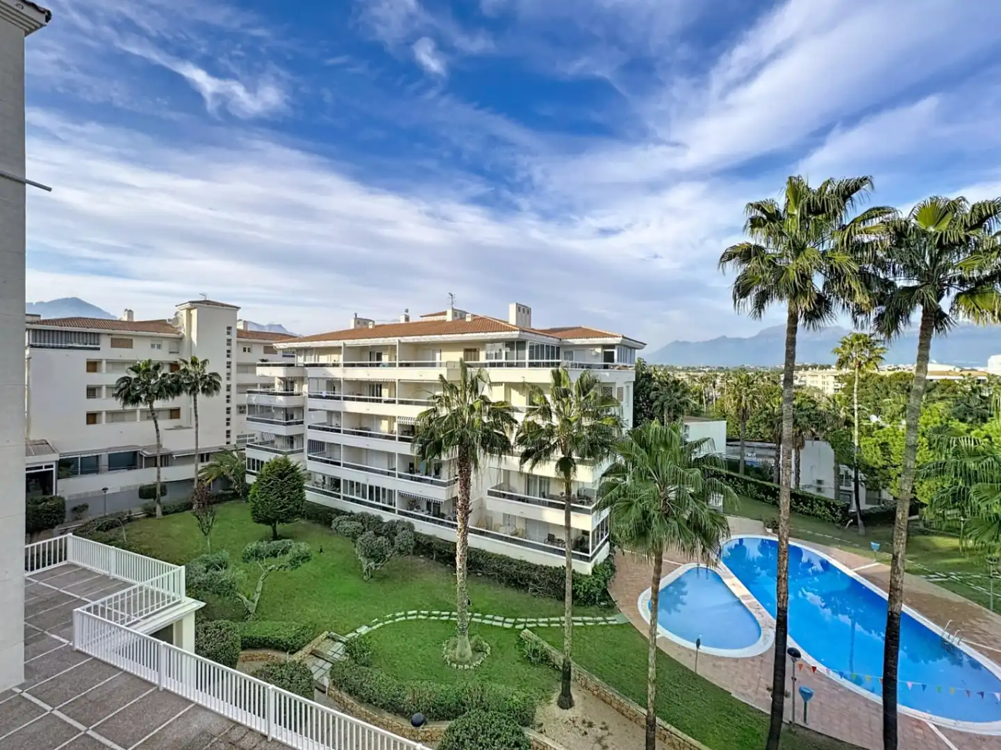 Außenansicht von Wohnung zum Verkauf in L'Alfàs del Pi mit Klimaanlage, Privatgarten und Terrasse