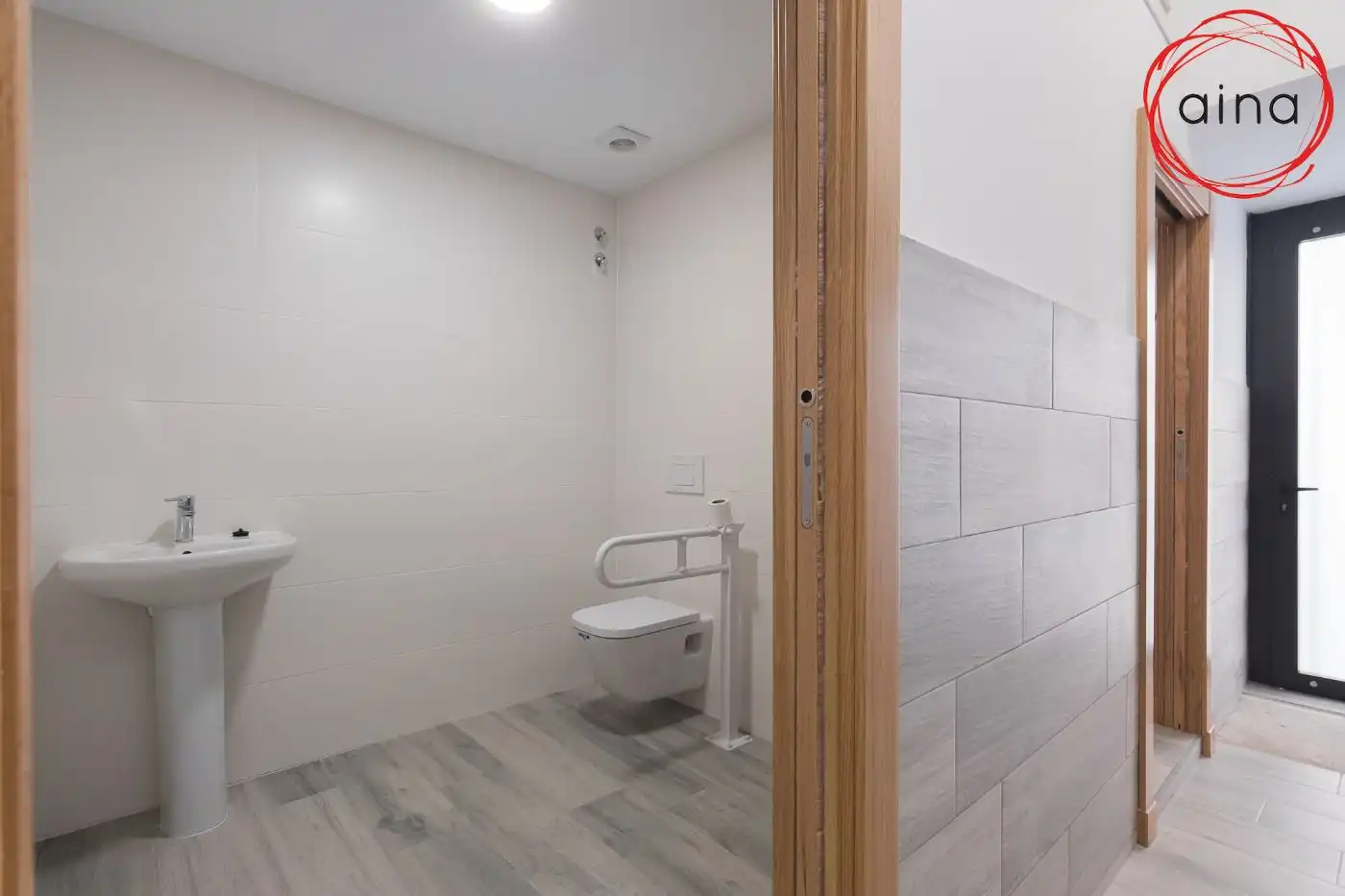 Badezimmer von Geschaftsraum zum Verkauf in  Pamplona / Iruña mit Möbliert