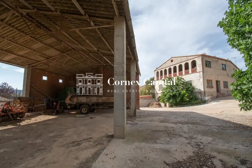 Vista exterior de Finca rústica en venda en Ullastret amb Jardí privat, Terrassa i Traster
