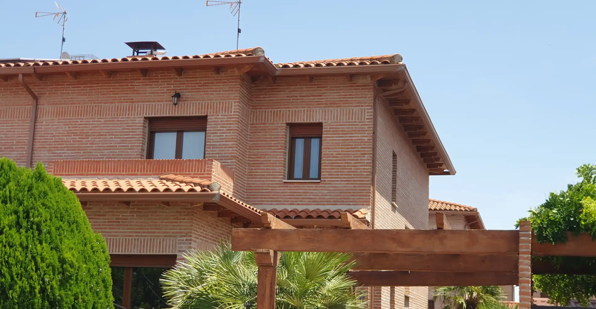 Vista exterior de Casa adosada en venda en Olías del Rey amb Aire condicionat, Calefacció i Jardí privat