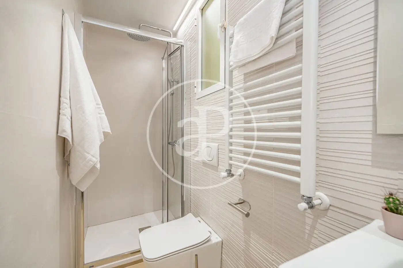 Bathroom of Flat for sale in Madrid  with Air Conditioner, Heating and Furnished