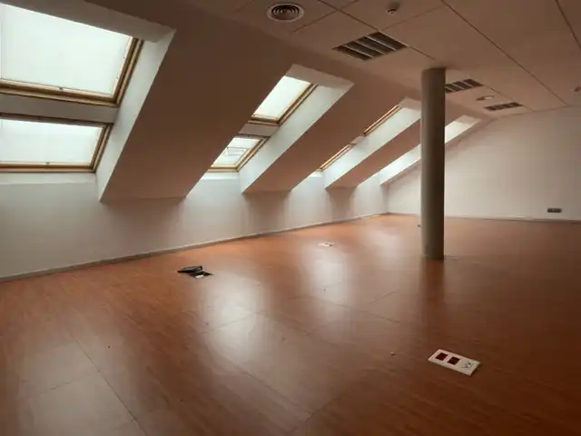 Büro zur Miete in Calle Río Danubio, 1, Alisal - San Román