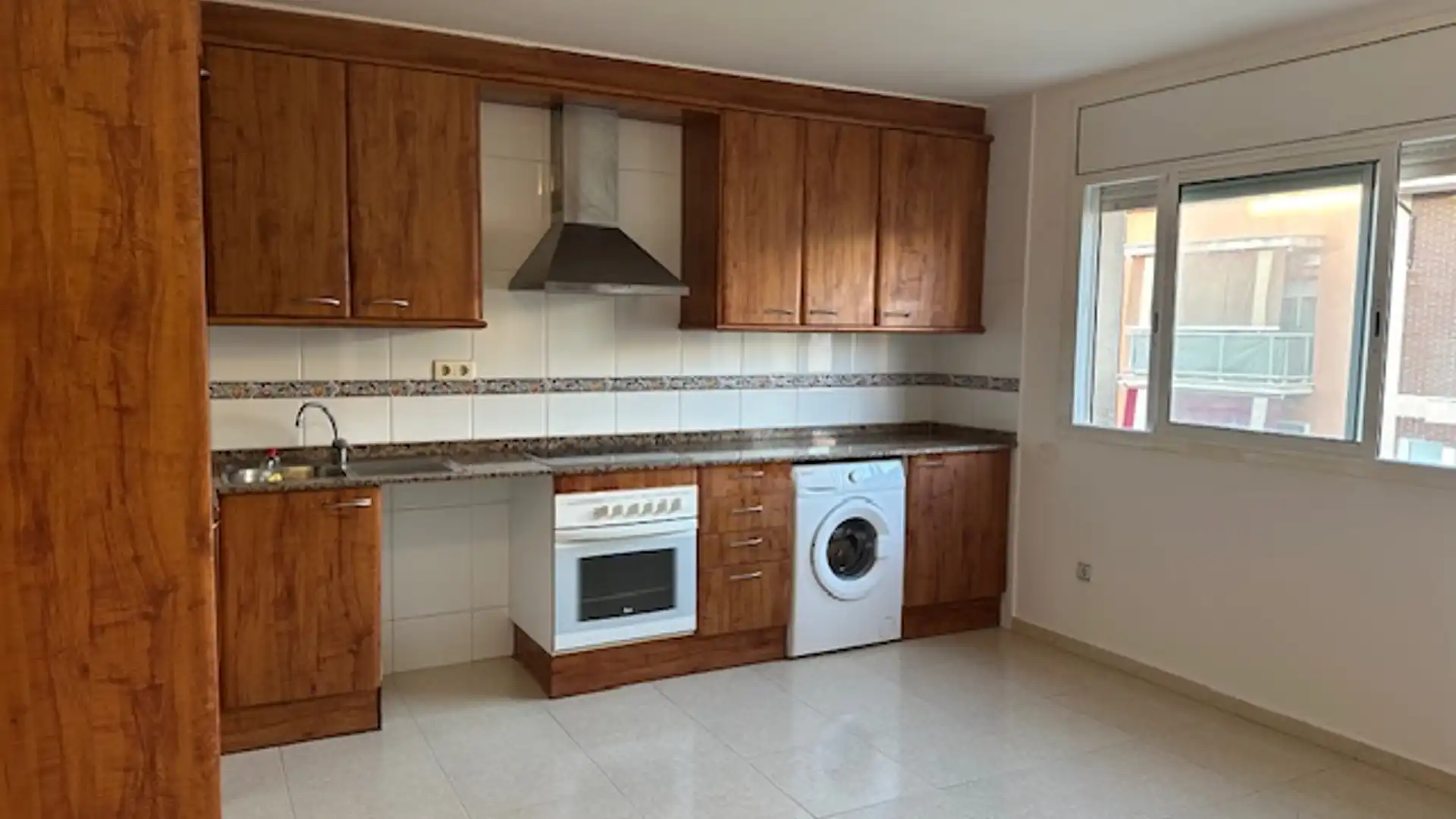 Cocina de Piso de alquiler en Santa Margarida I Els Monjos con Calefacción y Horno