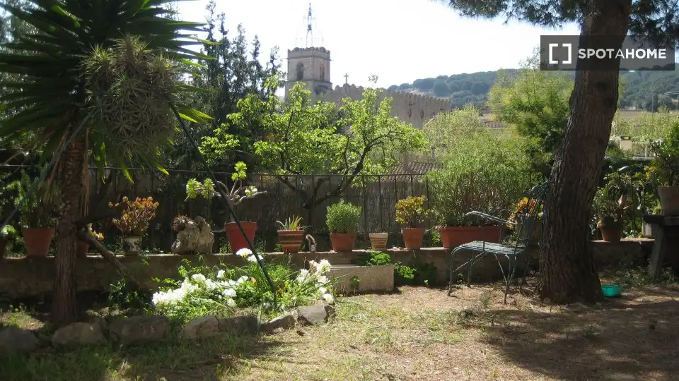 Garden of Flat for share in Teià  with Air Conditioner, Heating and Furnished
