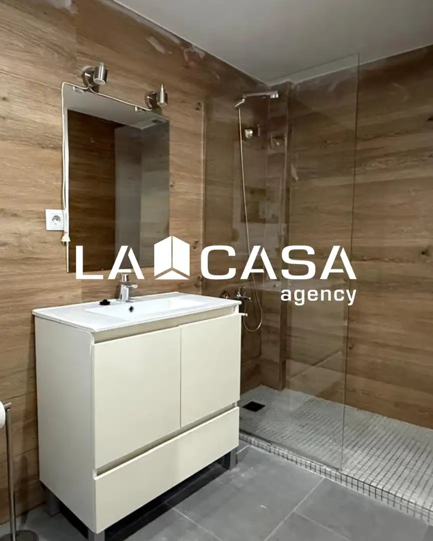 Bany de Local en venda en Sevilla
