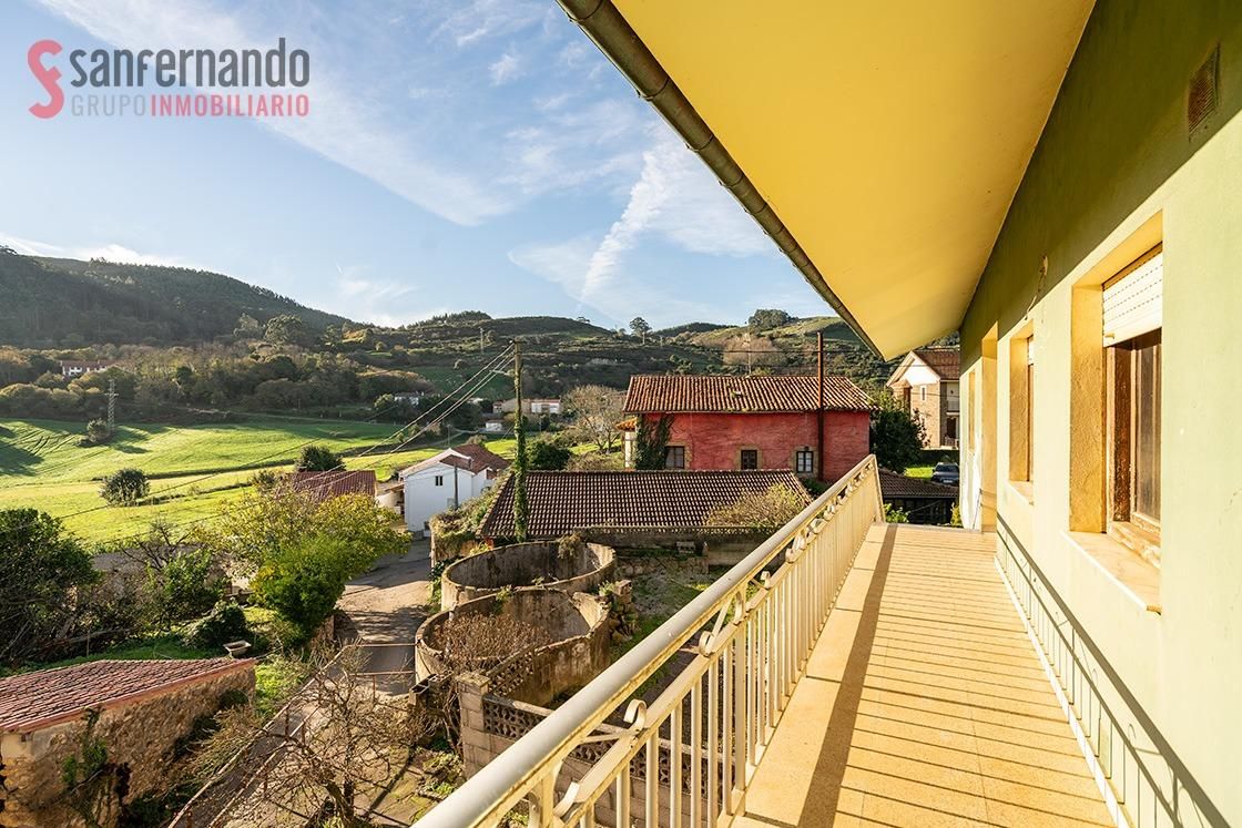 Vista exterior de Casa o chalet en venta en Santillana del Mar