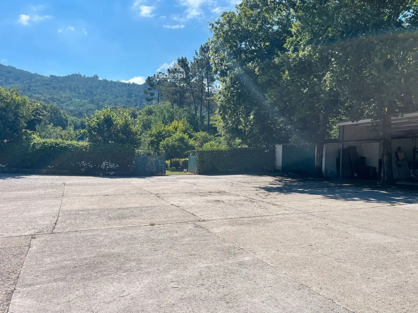 Parking de Casa o chalet en venta en Beade  con Trastero, Piscina y Amueblado