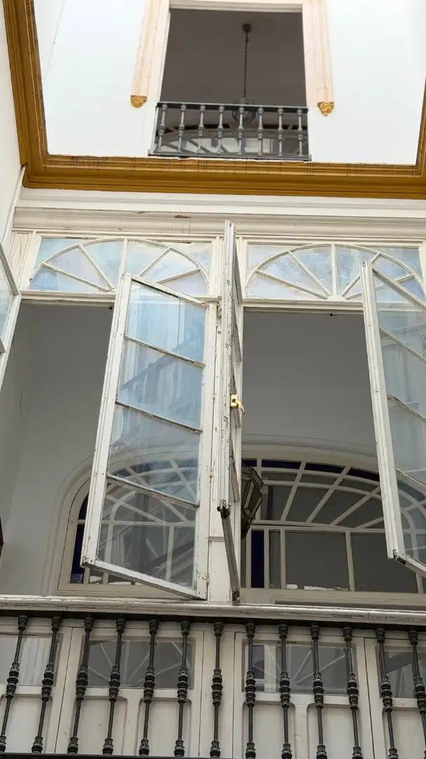 Vista exterior de Pis en venda en Sevilla amb Aire condicionat, Forn i Balcó