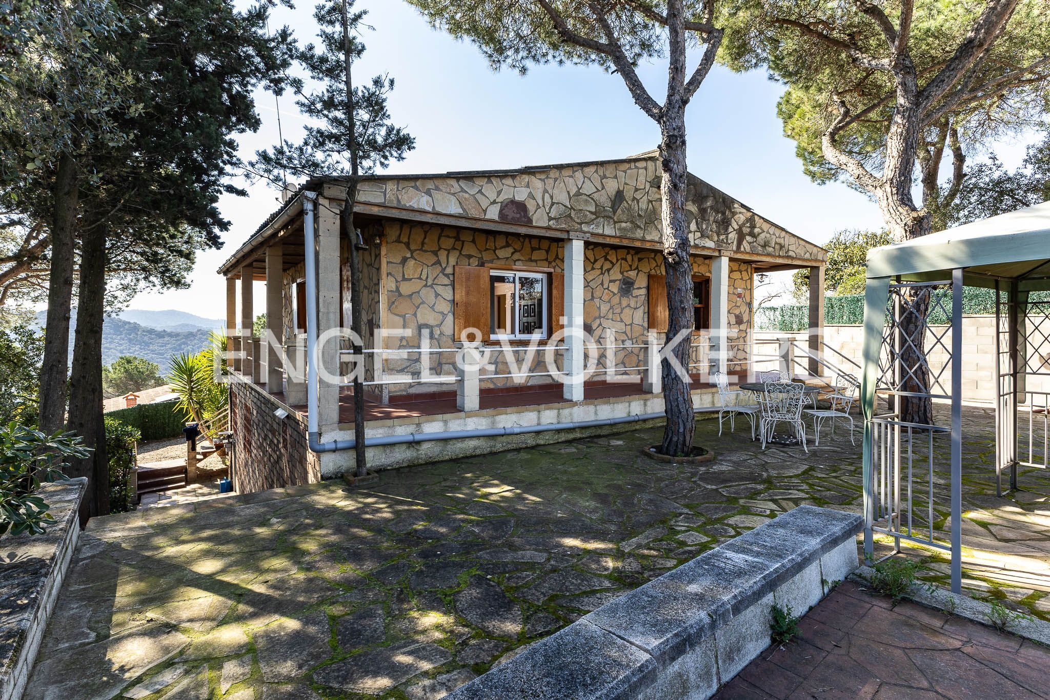 Vista exterior de Casa o xalet en venda en Vilanova del Vallès amb Calefacció i Jardí privat
