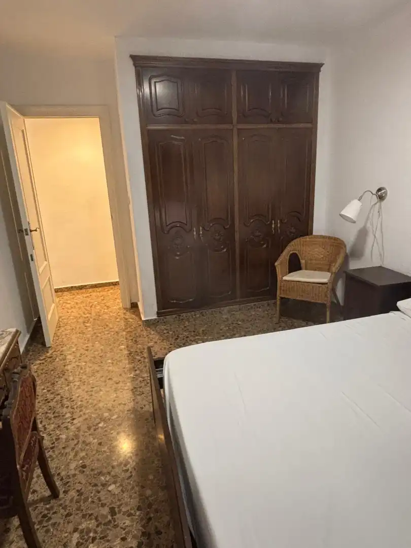 Schlafzimmer von Wohnung zur Miete in Valencia mit Klimaanlage, Heizung und Möbliert