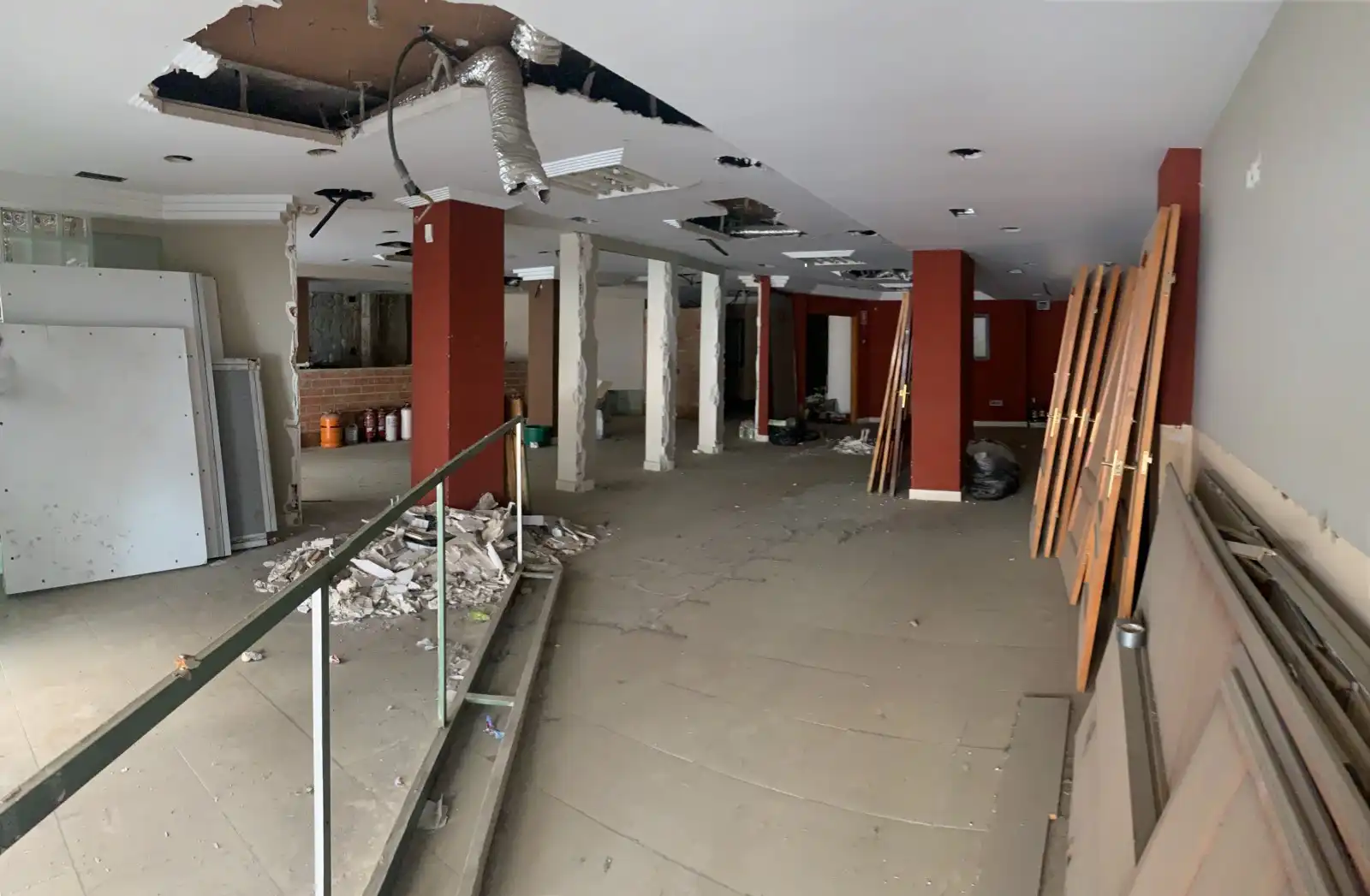 Locale commerciale in vendita a Calle Flores de Lemus, imagen 3