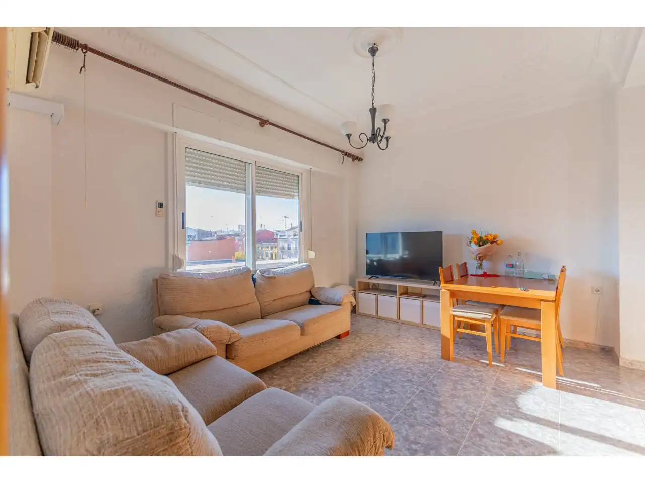 Living room of Flat for sale in Valencia  with Air Conditioner, Furnished and Balcony