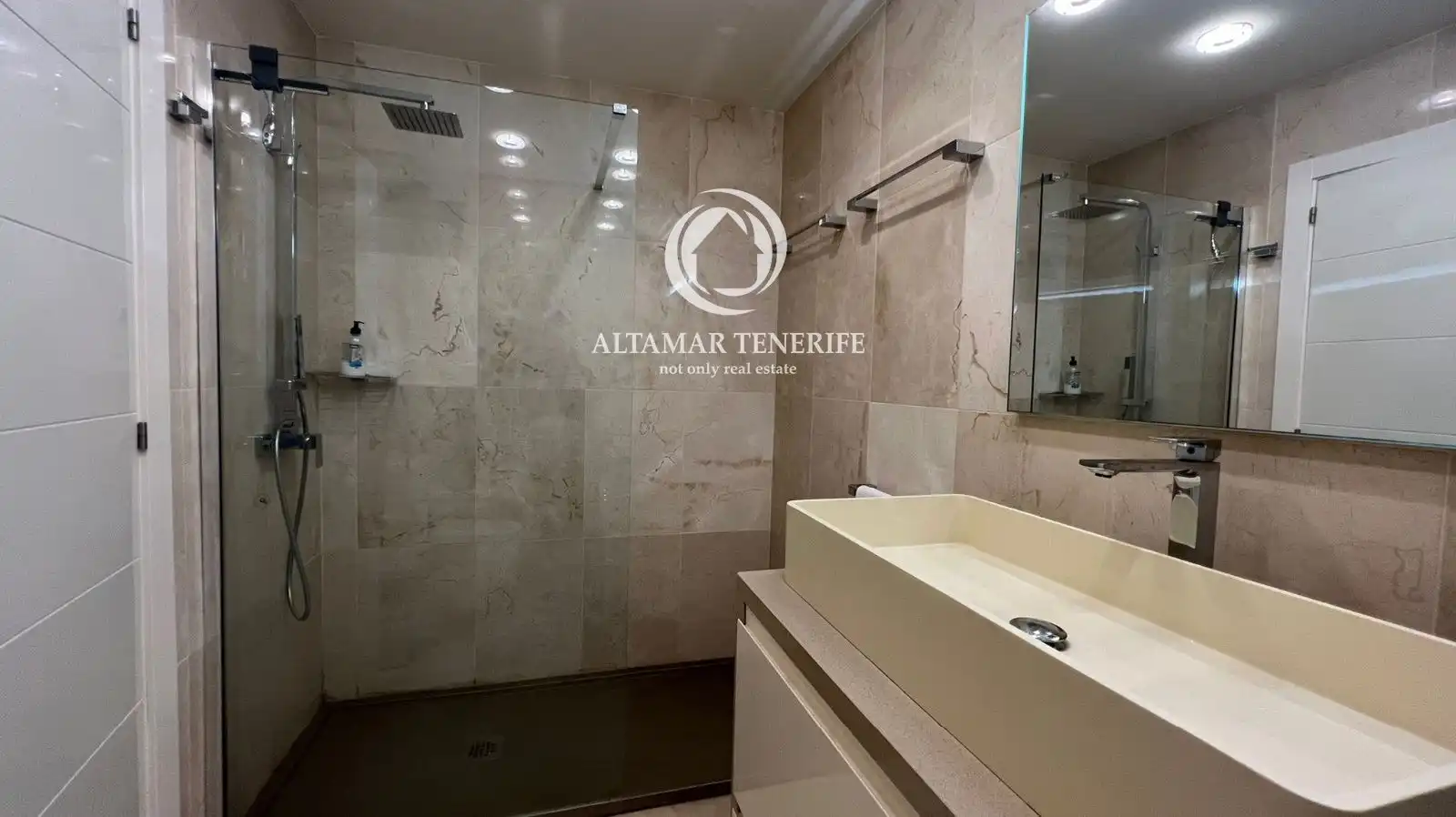 Apartamento con piscina en venta en Costa Adeje, imagen 30