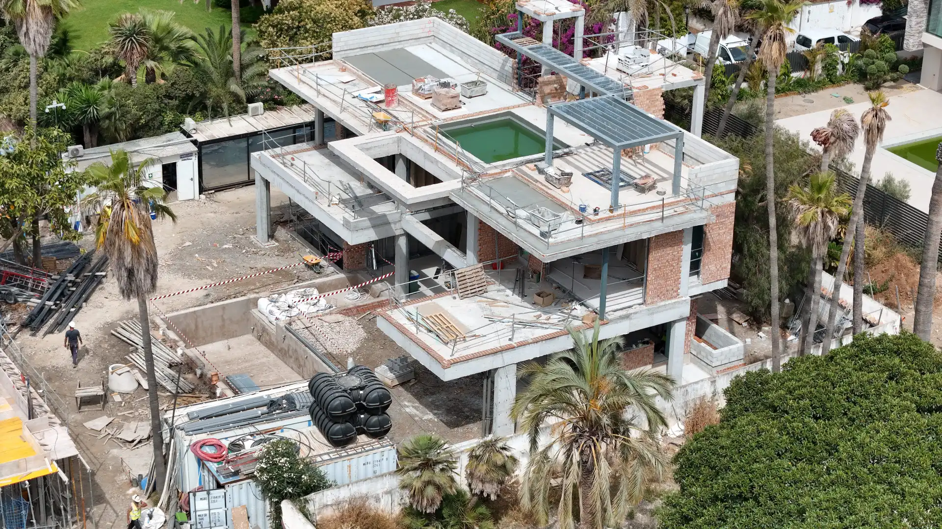 Außenansicht von Haus oder Chalet zum Verkauf in Marbella mit Klimaanlage, Heizung und Privatgarten