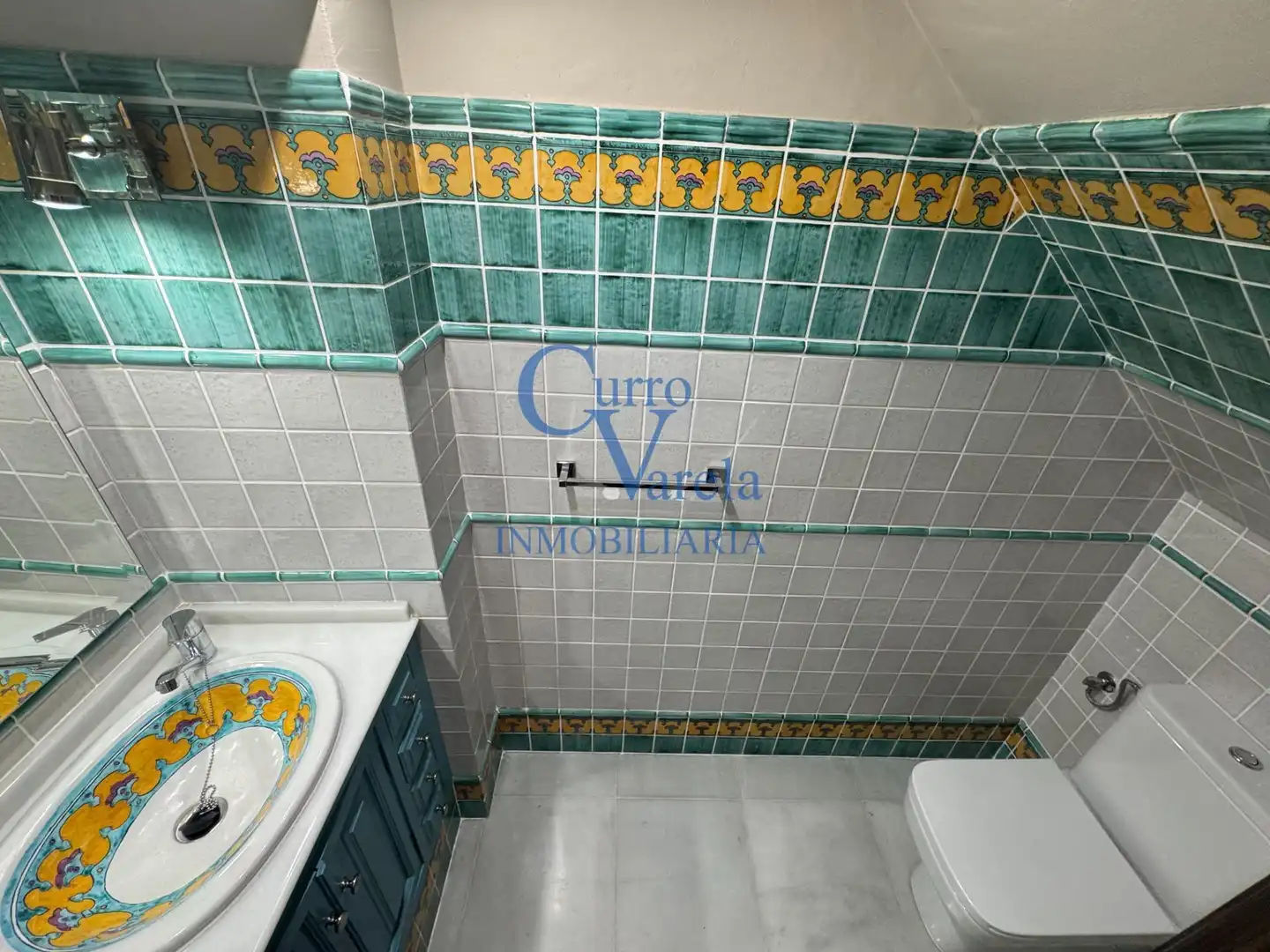 Bathroom of Houses for sale in Dos Hermanas  with Air Conditioner, Heating and Storage room
