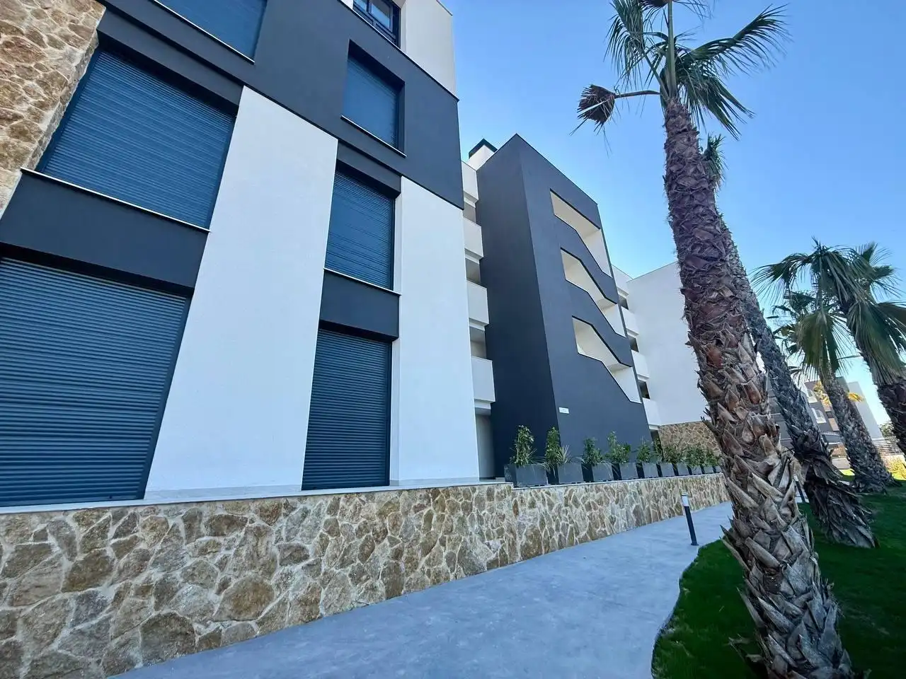 Vista exterior de Ático en venta en Orihuela con Aire acondicionado, Terraza y Trastero