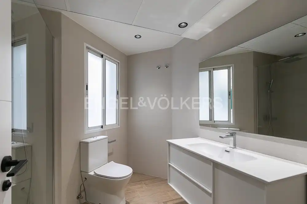 Baño de Ático de alquiler en Valencia con Aire acondicionado, Calefacción y Se aceptan mascotas