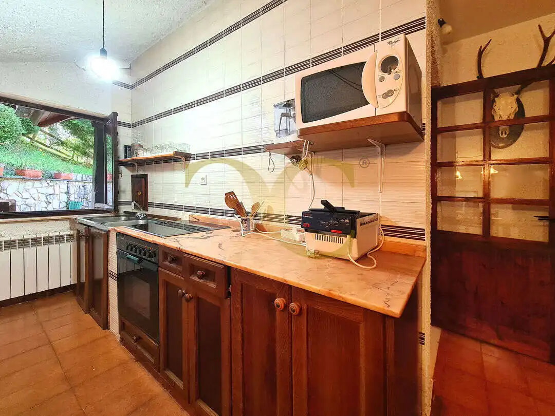 Cocina de Casa o chalet en venta en Caso con Calefacción, Jardín privado y Terraza