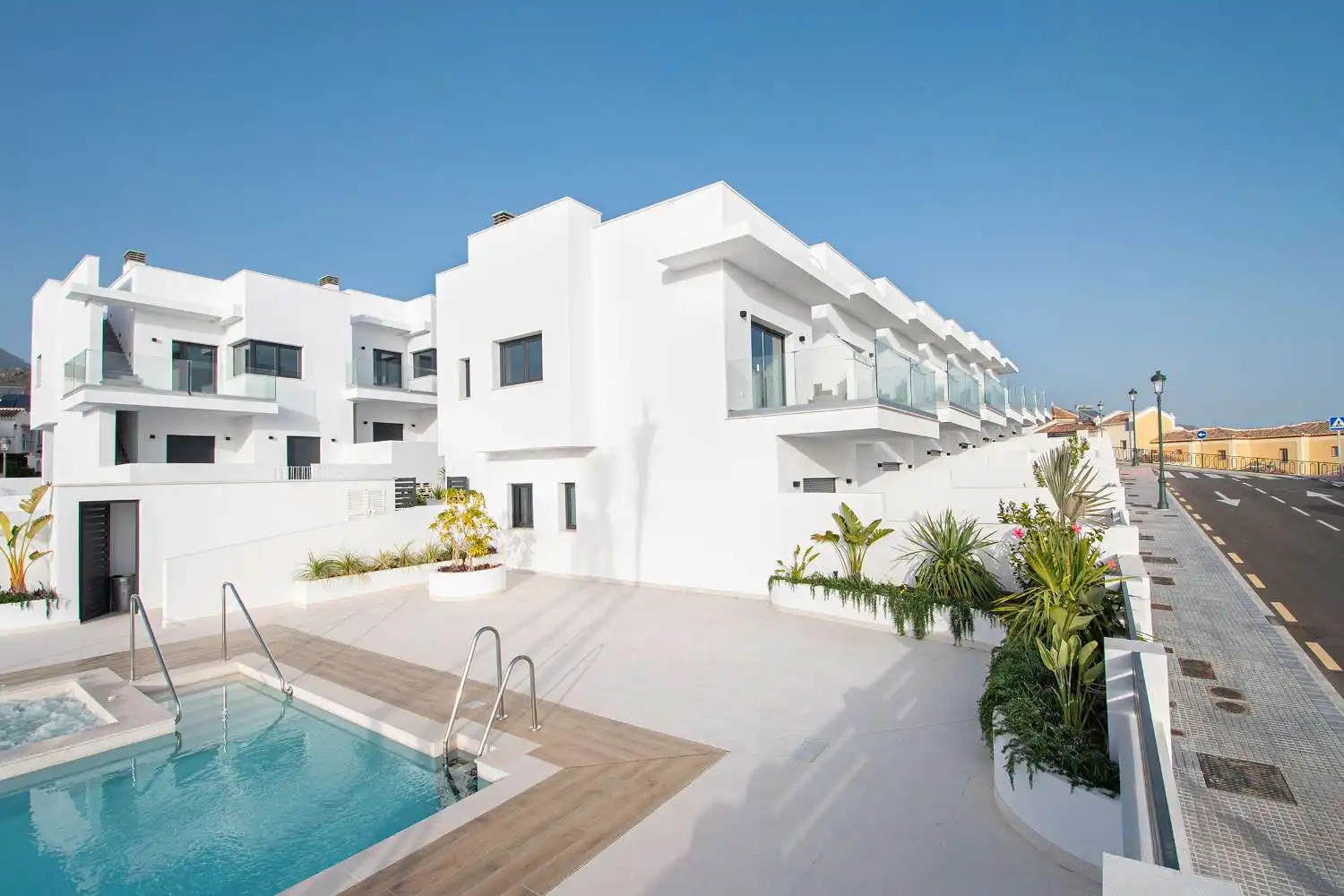 Vista exterior de Casa adosada en venta en Nerja con Aire acondicionado, Calefacción y Terraza