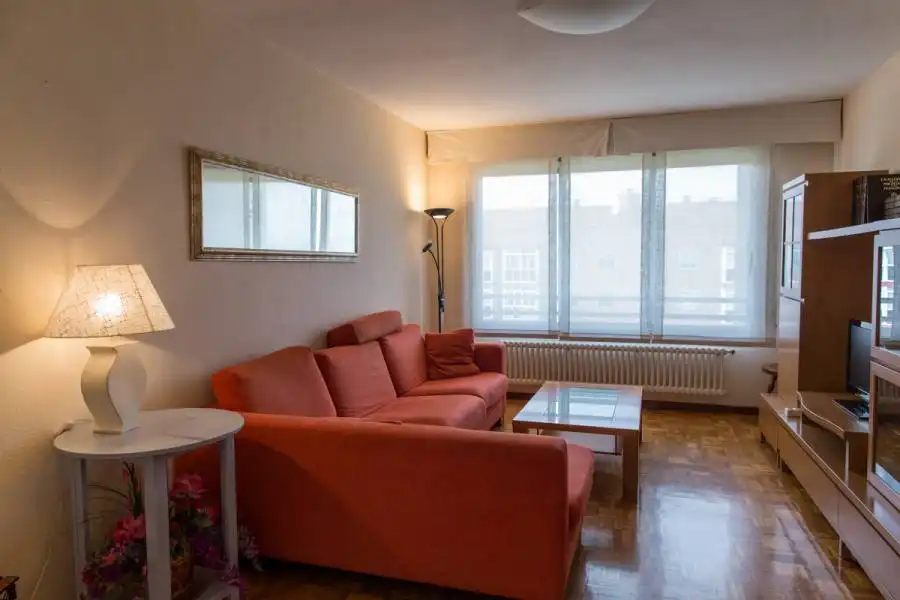 Sala de estar de Piso en venta en  Pamplona / Iruña con Calefacción, Parquet y Amueblado