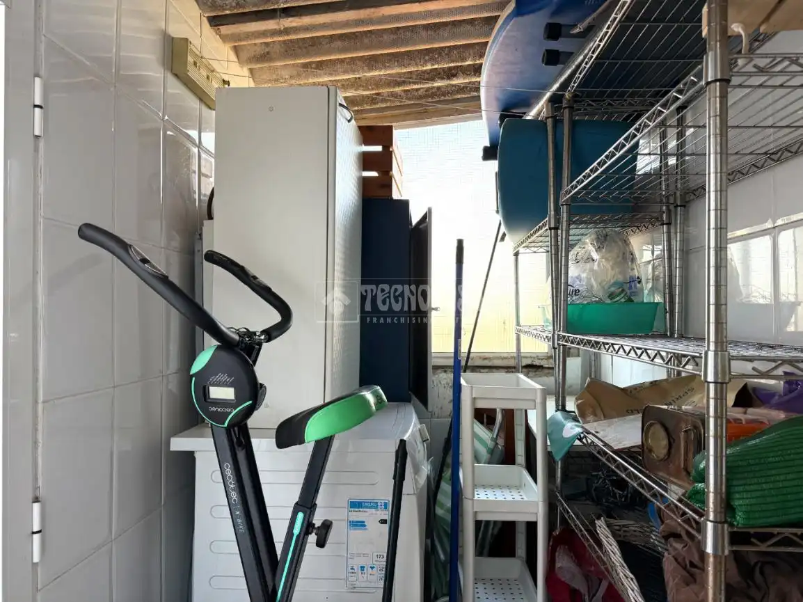 Dachboden zum Verkauf in Vilanova i la Geltrú mit Parkett, Terrasse und Möbliert