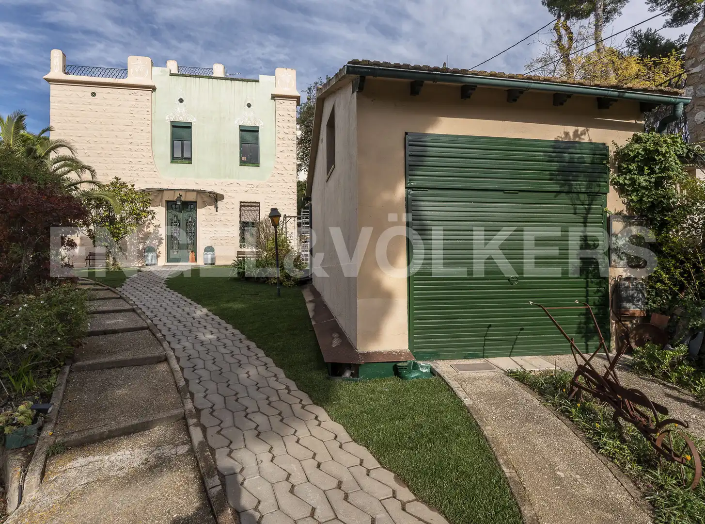 Exterior view of Houses for sale in Barcelona  with Heating, Storage room and Swimming Pool