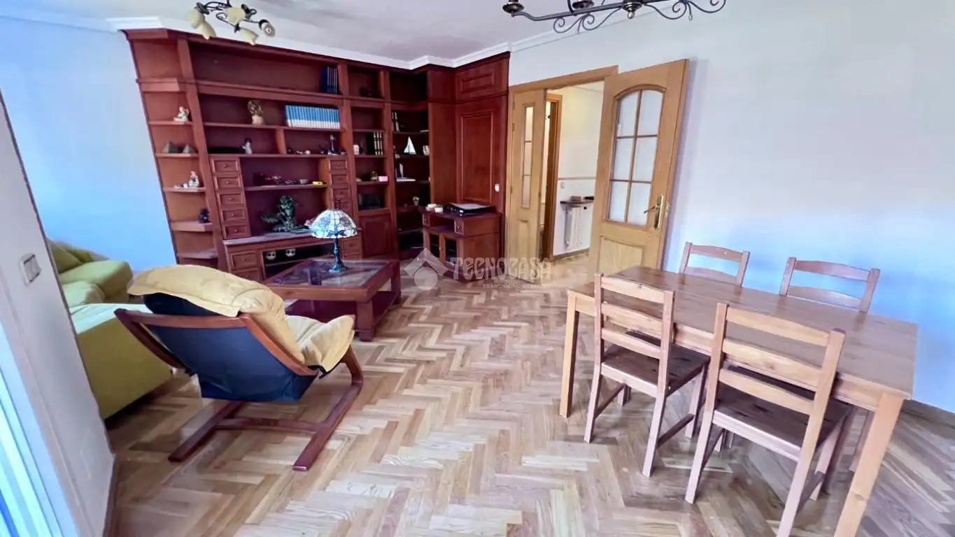 Sala d'estar de Casa adosada en venda en Alcalá de Henares